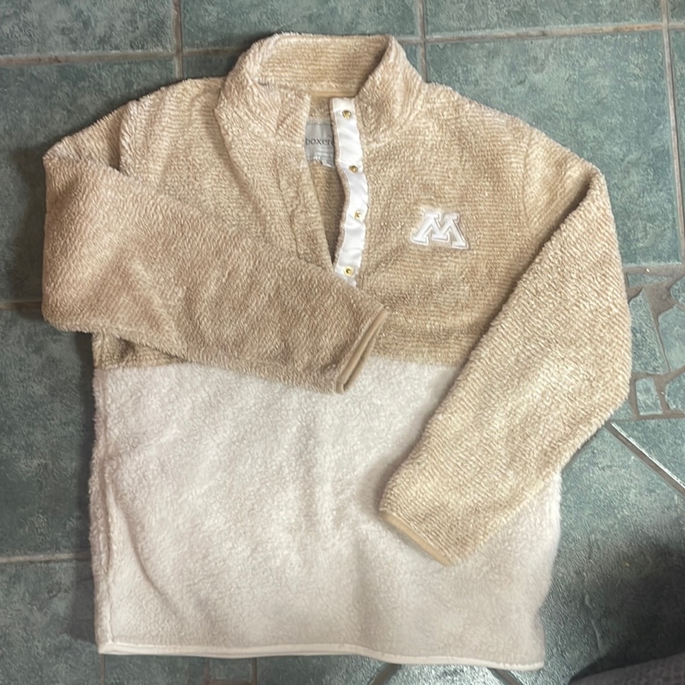 Women’s gopher sweatshirt. Large. Like new.